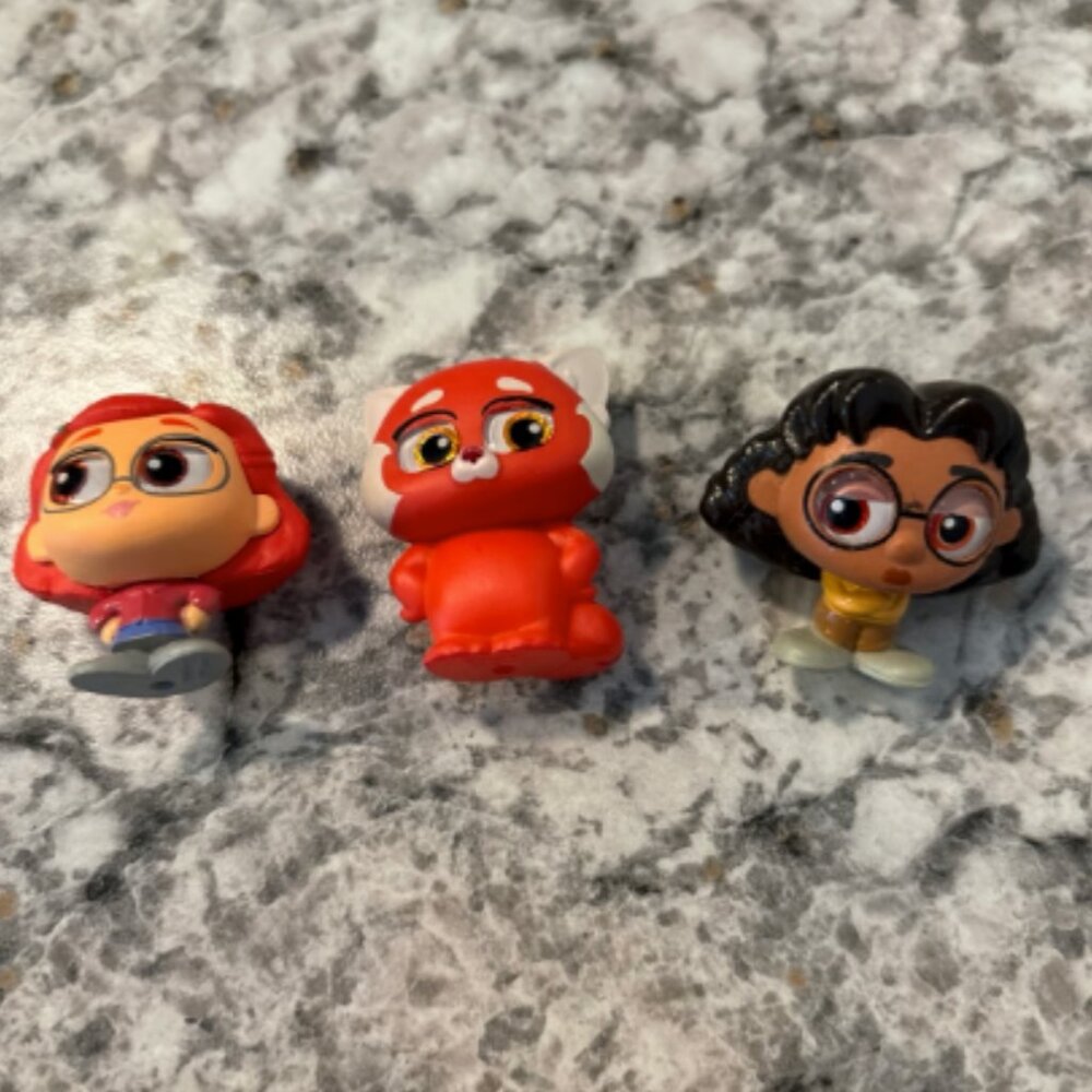 Disney Doorables Series 8 – Turning Red Mini Figure Set (3 pcs)